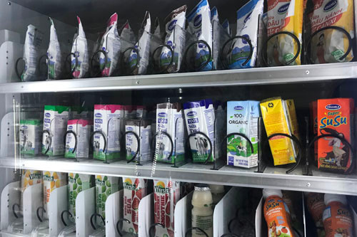 Hàng hóa được bày bán tại Toromart khá phong phú, tương đối giống với các cửa hàng tiện lợi khác ở TP.HCM