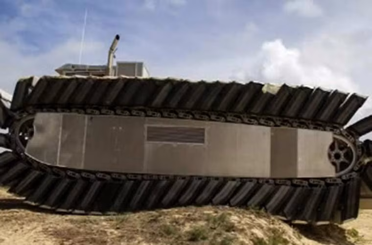 Các mắt xích có diện tích và thể tích rỗng bên trong lớn giúp tàu có thể di chuyển nhịp nhàng trong khi giảm thiểu áp lực lên bề mặt địa hình xuống còn 70g/cm2.