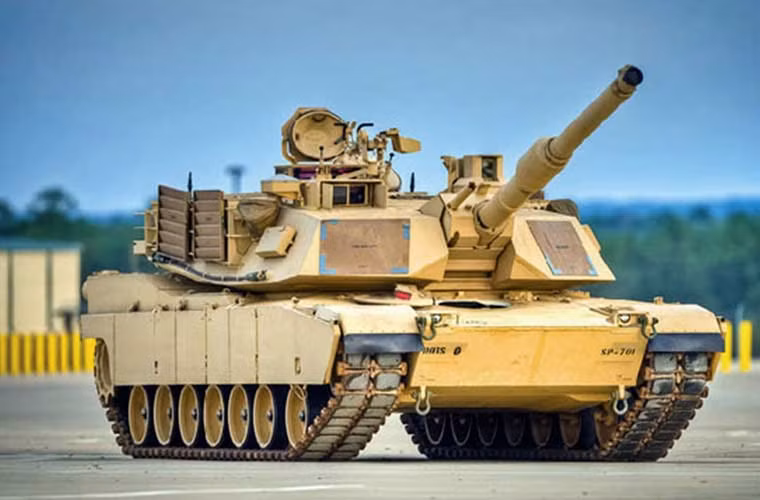 UHAC hoàn thiện sẽ có khả năng mang theo tải trọng 150 tấn và tối đa lên tới 190 tấn. Mỗi con tàu kiểu này có thể vận chuyển đồng thời 3 xe tăng chiến đấu chủ lực M1 Abrams.