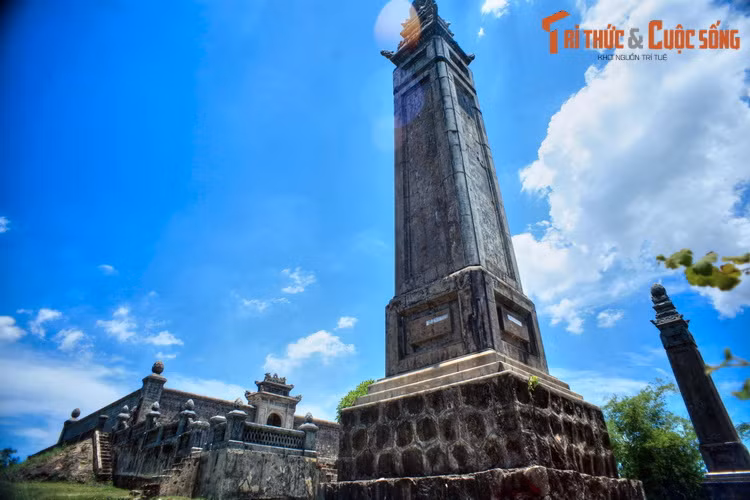 Kinh ngac ve trang le dac sac cua lang mo vo ca vua Dong Khanh