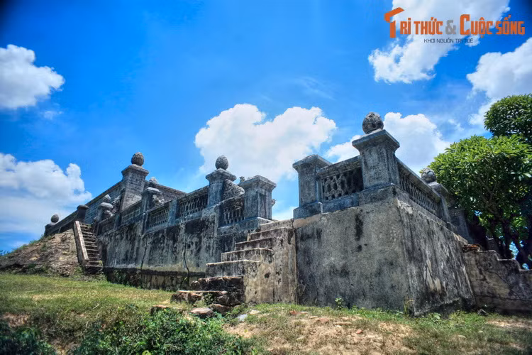 Với vẻ đẹp kiến trúc - mỹ thuật hiếm có, lăng Thánh Cung thực sự là một điểm đến giàu ý nghĩa dành cho những ai muốn tìm hiểu sâu hơn về các giá trị văn hóa và lịch sử của Cố đô Huế.