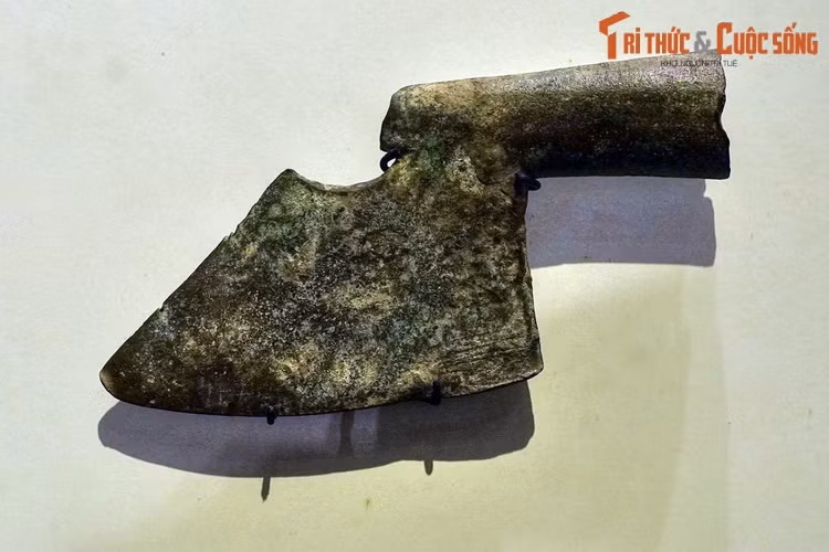Một dạng rìu ít gặp hơn của chiến binh Đông Sơn.