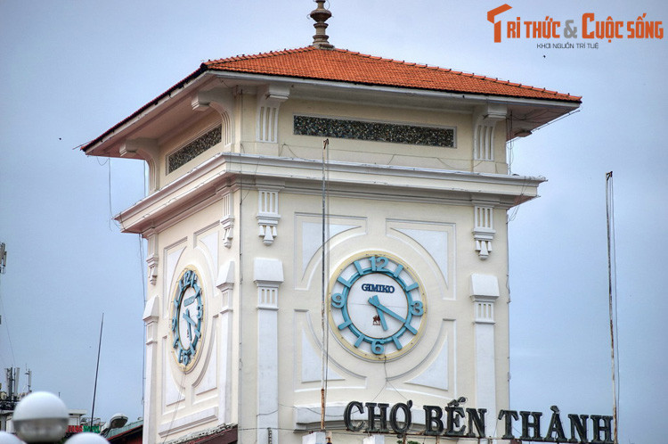 Kể từ khi khánh thành, chợ Bến Thành hoạt động liên tục hơn 100 năm. Vào năm 1985, chợ được cải tạo và sửa chữa lớn, nhưng kiến trúc cơ bản được giữ nguyên.