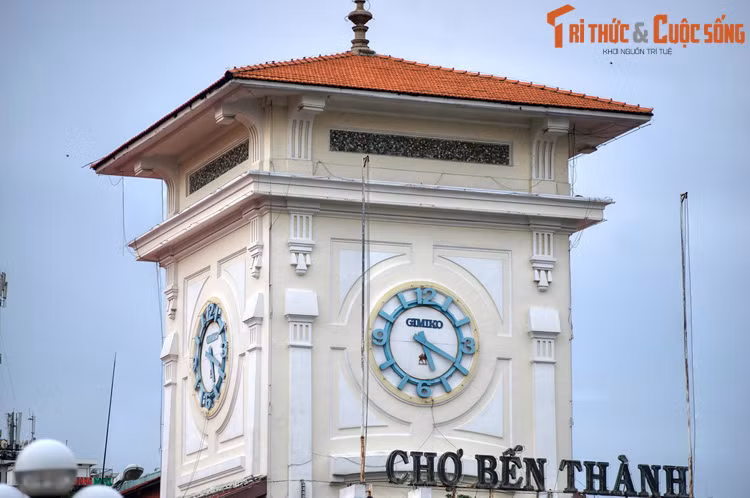 Kể từ khi khánh thành, chợ Bến Thành hoạt động liên tục hơn 100 năm. Vào năm 1985, chợ được cải tạo và sửa chữa lớn, nhưng kiến trúc cơ bản được giữ nguyên.