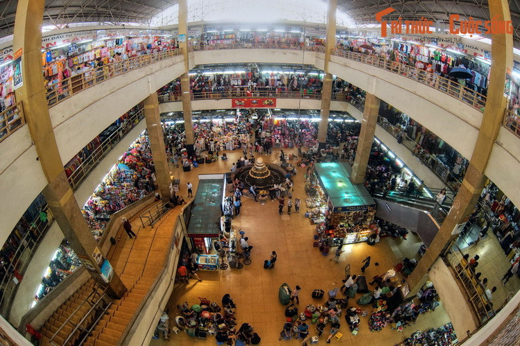 Trong bản đồ du lịch Hà Nội ngày nay, chợ Đồng Xuân đã trở thành một địa điểm thăm quan không thể bỏ qua của du khách trong và ngoài nước.