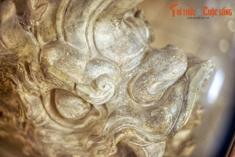 Ở Việt Nam, hình tượng Si Vẫn xuất hiện cùng với sự du nhập của văn hóa Trung Hoa. Do sự biến thiên của lịch sử, diện mạo của Si Vẫn thay đổi theo từng thời kỳ, khác rất nhiều so với hình tượng đầu tiên của nó.