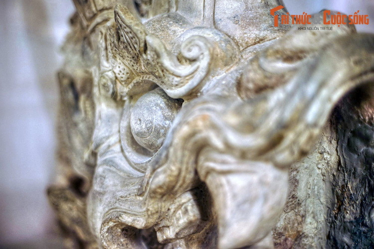 Ngày nay, có thể bắt gặp hình ảnh Si Vẫn trên bộ mái của nhiều công trình kiến trúc cổ nổi tiếng như chùa Một Cột, nhà Bát Giác ở chùa Láng, đình làng Mông Phụ…