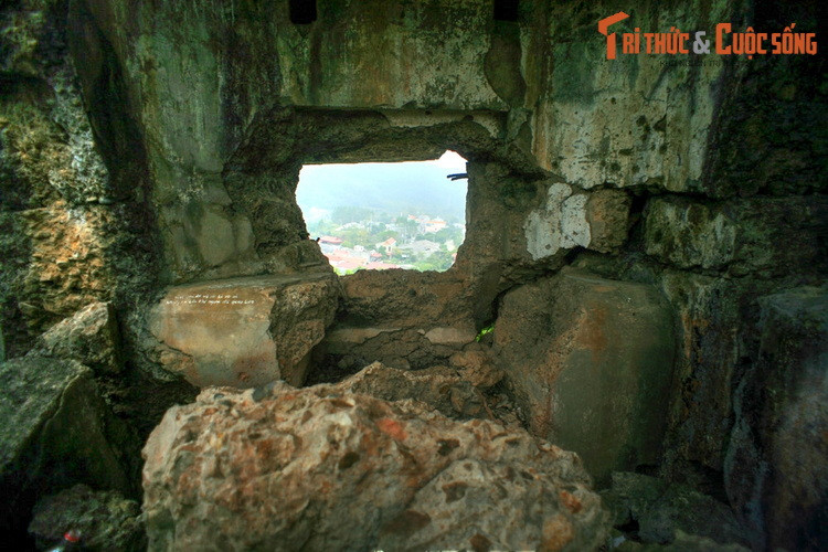 Khi cuộc chiến tranh biên giới nổ ra, trên 100 chiến sĩ thuộc Đại đội 5 Công an vũ trang Lạng Sơn được bố trí tại đây đã chiến đấu anh dũng, đánh bật hàng chục đợt tấn công của đối phương hòng chiếm lấy cao điểm.