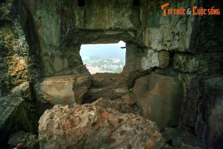 Khi cuộc chiến tranh biên giới nổ ra, trên 100 chiến sĩ thuộc Đại đội 5 Công an vũ trang Lạng Sơn được bố trí tại đây đã chiến đấu anh dũng, đánh bật hàng chục đợt tấn công của đối phương hòng chiếm lấy cao điểm.