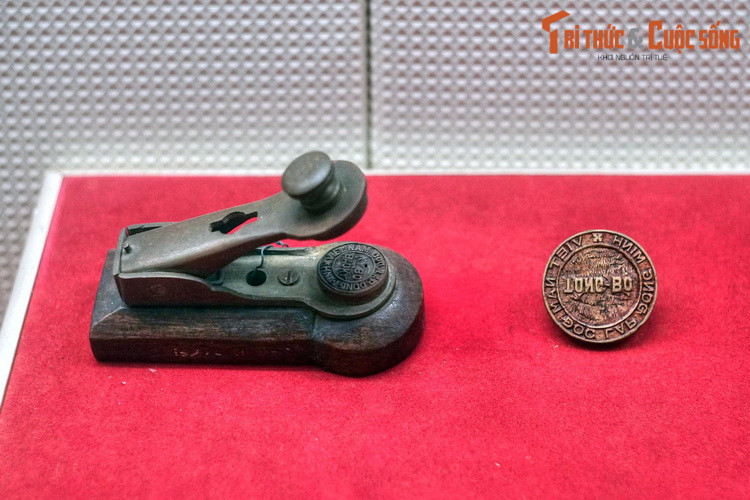 Con dấu của Kỳ bộ Việt Minh Bắc Kỳ và con dấu của Tổng bộ Việt Minh dùng trong những năm 1941-1945.