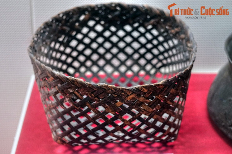 Sọt của bà Hoàng Thị Tám ở xã Lam Sơn huyện Hòa An, tỉnh Cao Bằng dùng mang cơm cho đồng chí Phạm Văn Đồng khi hoạt động bí mật ở địa phương, năm 1942.