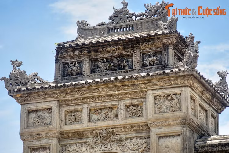 Mặc dù mang những giá trị kiến trúc, cảnh quan đặc sắc, lăng Vạn Vạn hầu như không được khách du lịch biết tới. Khu lăng mộ này từng rơi vào cảnh hoang phế nhiều thập niên trước khi được chăm nom và bảo vệ từ năm 2002.