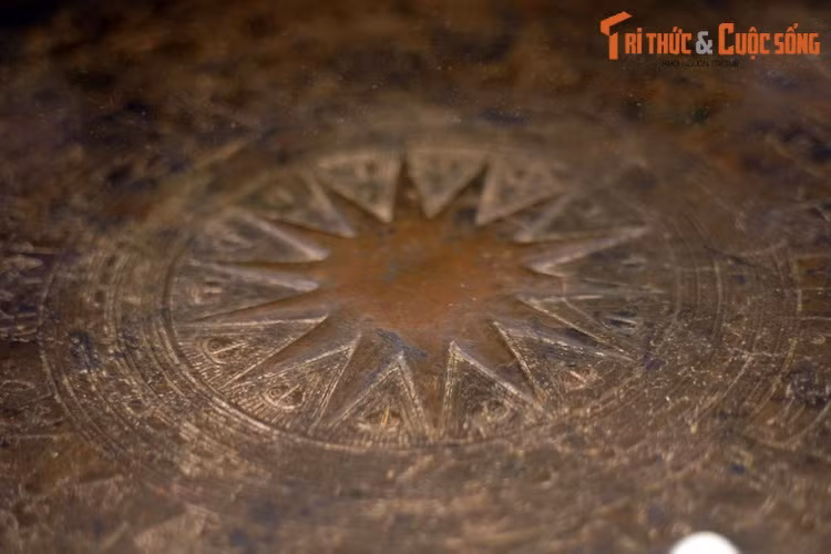 Đến đây, có thể có một cái nhìn tổng quan về “bộ lịch cổ” trên trống đồng Ngọc Lũ: 1 năm được chia thành 4 mùa và 36 tuần, mỗi tuần gồm 10 ngày.