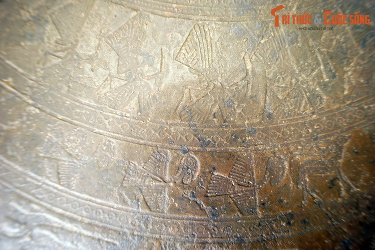 Theo tác giả Đặng Thanh Bình, các hình khắc trên trống Ngọc Lũ chỉ có tính gợi ý về một cuốn lịch, chứ không thể chắc chắn nó là một bộ lịch.