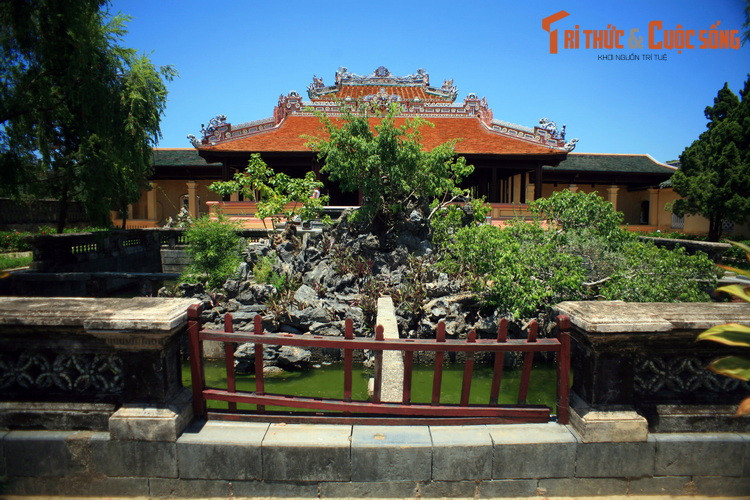 3. Tọa lạc tại phía đông bắc Tử Cấm Thành trong Hoàng thành Huế, Thái Bình Lâu là một công trình kiến trúc đặc sắc, mang đậm dấu ấn của vua Khải Định. Công trình có từ thời Vua Đồng Khánh, từ năm 1919 - 1921 được vua Khải Định cho tôn tạo làm nơi nghỉ ngơi, đọc sách, vãn cảnh.