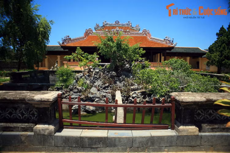 3. Tọa lạc tại phía đông bắc Tử Cấm Thành trong Hoàng thành Huế, Thái Bình Lâu là một công trình kiến trúc đặc sắc, mang đậm dấu ấn của vua Khải Định. Công trình có từ thời Vua Đồng Khánh, từ năm 1919 - 1921 được vua Khải Định cho tôn tạo làm nơi nghỉ ngơi, đọc sách, vãn cảnh.