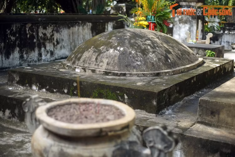 Thi hài trong mộ hợp chất thường được ngâm tẩm bằng một loại dầu đặc biệt để không bị phân hủy, khi kết hợp với bức tường hợp chất bên ngoài có khả năng tồn tại qua nhiều thế kỷ. Cách thức chôn cất cầu kỳ như vậy thể hiện ước nguyện giữ thi hài vĩnh hằng của người xưa.