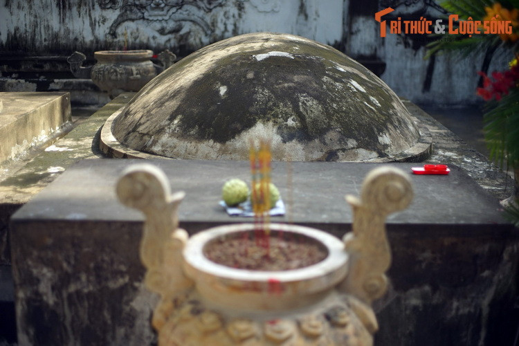 Ngoài ra, con rùa cũng là biểu tượng của sự trường thọ. Một ngôi mộ hình rùa cũng mang hàm ý về một nơi an nghỉ bền vững đời đời của chủ nhân.