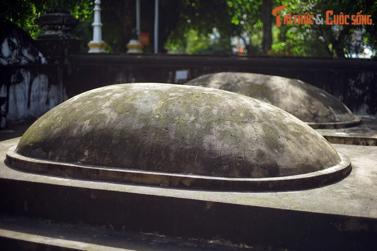 Theo các nhà nghiên cứu, vật liệu xây mộ hợp chất có thành phần là vôi - vôi sống, vôi tôi, vỏ nghêu sò hay san hô nghiền vụn, cát, chất kết dính như mật, mật đường, mật ong, nhựa dây tơ hồng, ô dước, giấy gió … bao kín quan tài, không cho nước và không khí từ bên ngoài lọt vào.