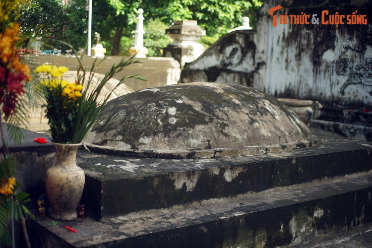 Vào thời phong kiến, chỉ các bậc quyền quý như người thuộc dòng dõi hoàng tộc, đại quan mới được xây mộ hình rùa, và việc xây dựng này phải tuân theo những quy định do triều đình đặt ra.