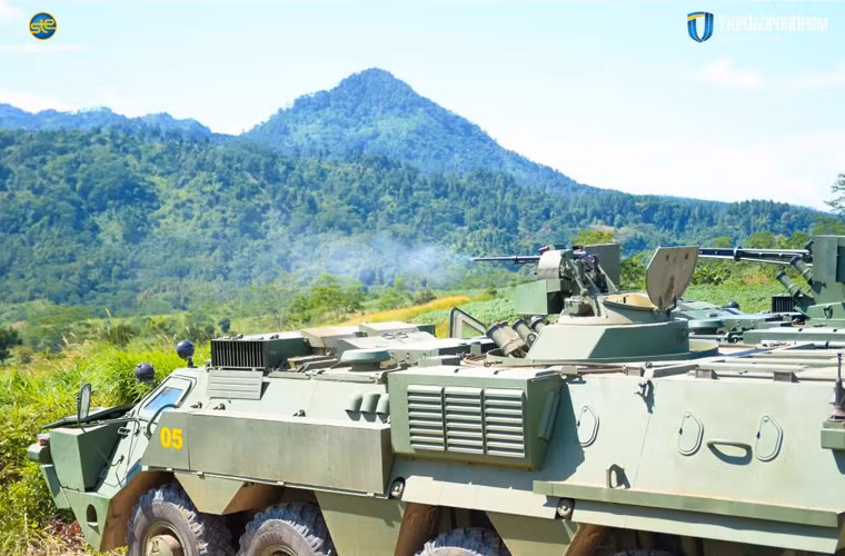 Ngoài phiên bản dùng module BM-7 Paurus, Indonesia còn sở hữu mẫu BTR-4M lắp tháp pháo RWCS với đại liên 12,7mm. Phiên bản này có thể là mẫu dùng như xe chỉ huy, nó tương đương với phiên bản BTR-4KSh. Nguồn ảnh: Ukroboronprom