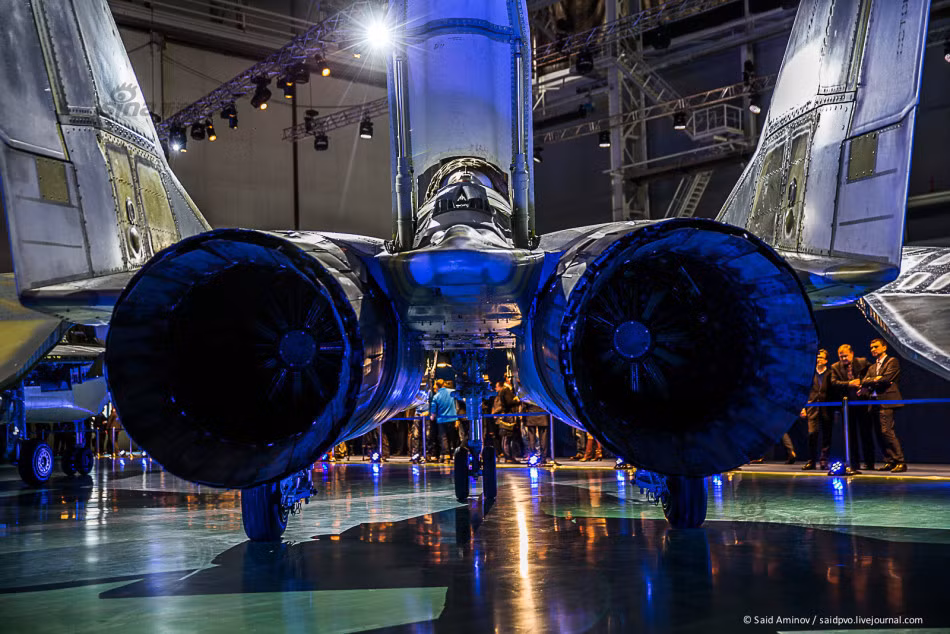 Theo truyền thông phương Tây, hiện Việt Nam đang tìm hiểu các mẫu tiêm kích Rafale, Typhoon, JAS-39 Gripen và KAT T-50 của giới quân sự phương Tây, Hàn Quốc nhằm thay thế MiG-21. Không hề có đả động gì tới “hậu duệ” MiG-35. Nguồn ảnh: Sina