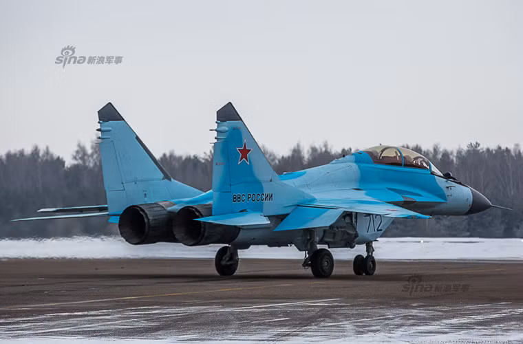 Những chiếc MiG-35 đầu tiên mà MiG chế tạo thuộc phiên bản hai chỗ ngồi có thể dùng để huấn luyện phi công, bên cạnh đó vẫn giữ tính năng tác chiến ưu việt như phiên bản một chỗ ngồi. Nguồn ảnh: Sina