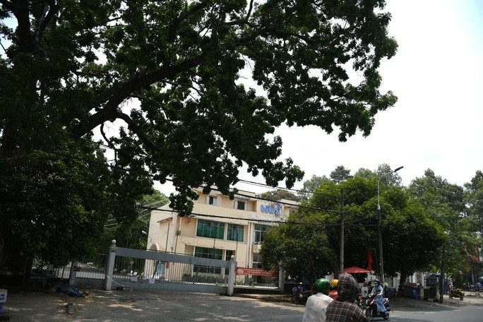 Ghi nhận tại khu đất Công ty Biti's tại phường Tam Hiệp rộng nhiều ha, án ngữ mặt tiền tuyến đường trung tâm Phạm Văn Thuận là cửa hàng giới thiệu sản phẩm khá đông khách ra vào. Bên trong là trụ sở công ty và các nhà xưởng.