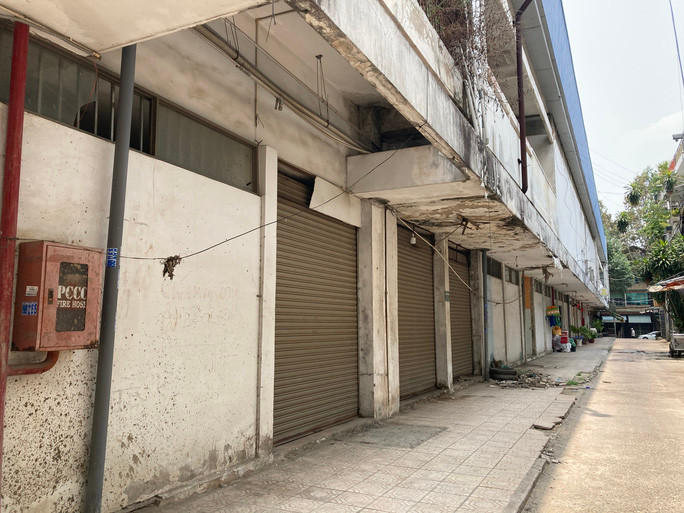 Trước đây Siêu thị Vinatex Biên Hoà nằm trên khu đất được tỉnh Đồng Nai cho công ty thuộc một Sở của tỉnh Đồng Nai thuê lại. Tuy nhiên sau đó công ty nhà nước này cho các đơn vị khác thuê lại và kinh doanh một số ngành nghề không đúng quy định…