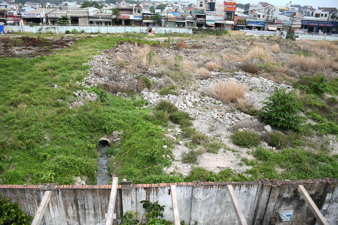 Khu đất mà Công ty CP Việt Bo Việt rộng nhiều ha bọc bởi tường cao 3-4m, người ngoài không thể nhìn thấy bên trong có gì nếu không nhìn từ trên cao.