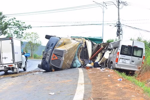 Hien truong vu tai nan tren deo Mimosa khien 7 nguoi bi thuong