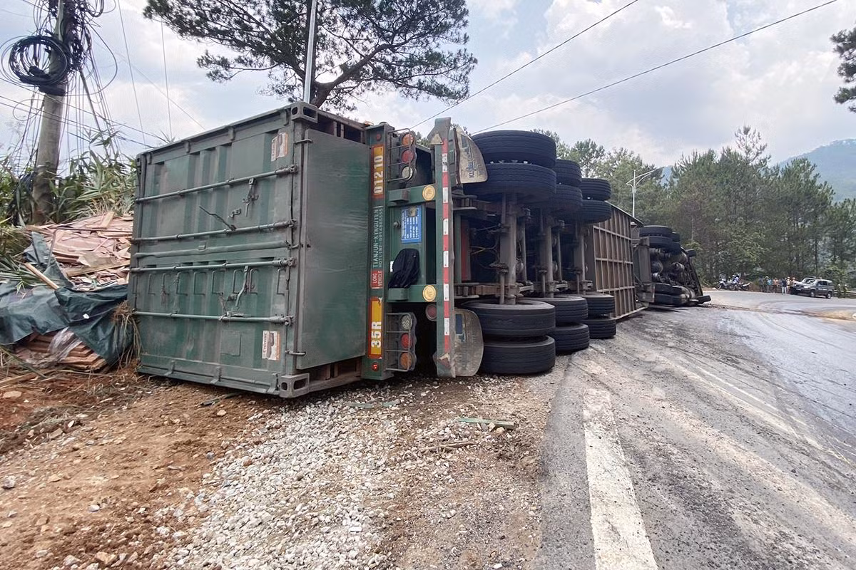 Hien truong vu tai nan tren deo Mimosa khien 7 nguoi bi thuong-Hinh-4