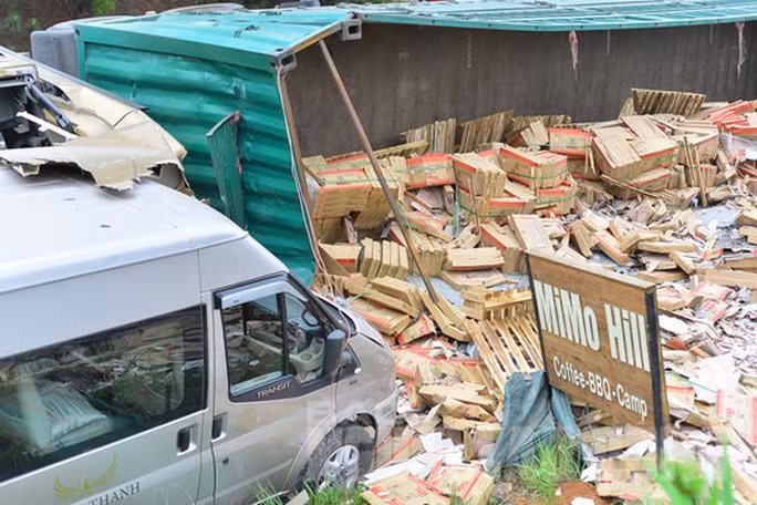 Hien truong vu tai nan tren deo Mimosa khien 7 nguoi bi thuong-Hinh-7