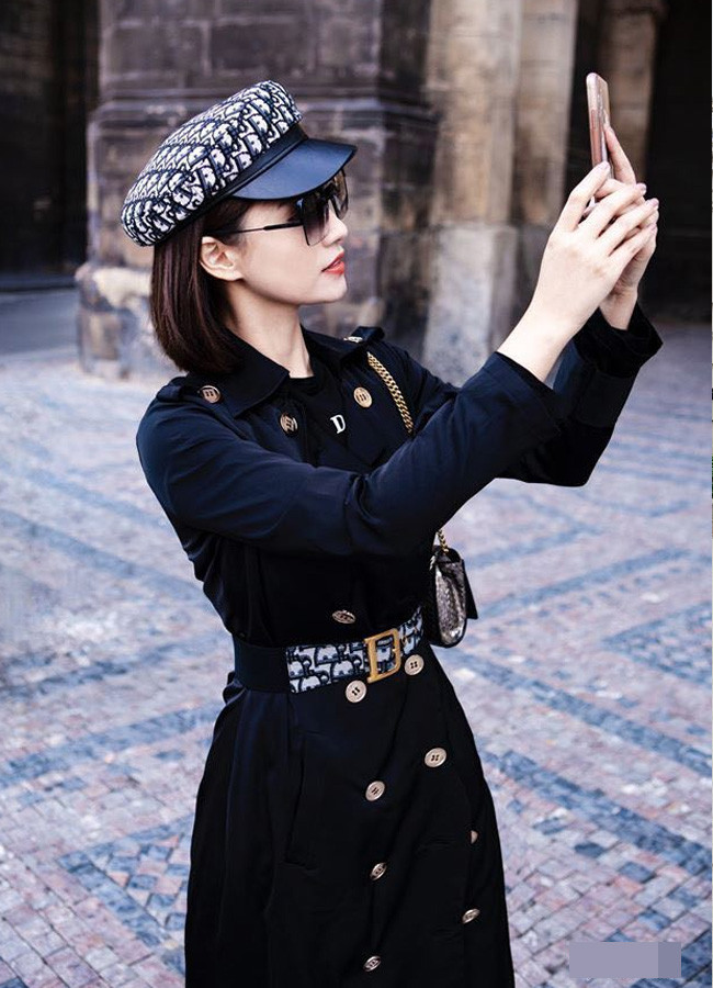 Cô từng chia sẻ, cô đã đầu tư một khoản chi phí khá lớn để nhân vật Tuệ Lâm được xuất hiện sang chảnh, thời thượng nhất trên màn ảnh với hơn 100 set đồ khác nhau.