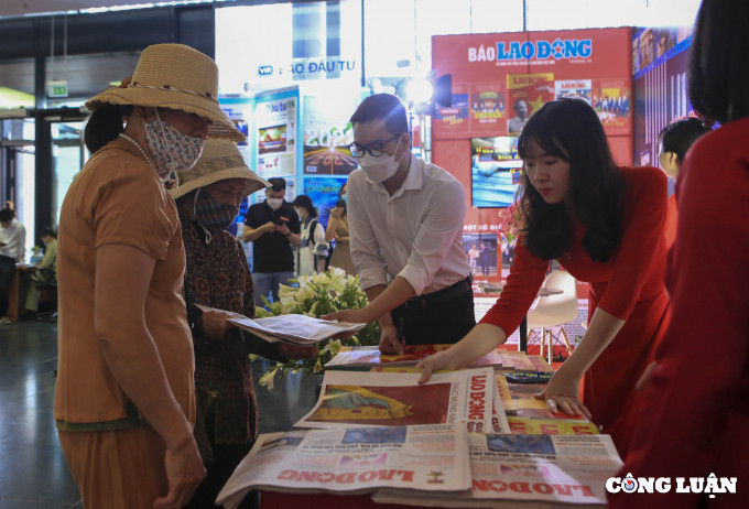 Người dân đến với Hội báo toàn quốc 2022.