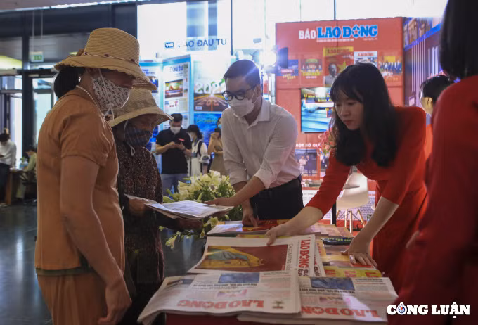 Người dân đến với Hội báo toàn quốc 2022.