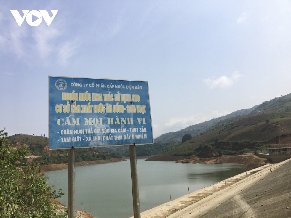 Hồ chứa nước Nậm Khẩu Hu, do Công ty TNHH quản lý thủy nông Điện Biên quản lý. Hồ chứa nước Nậm Khẩu Hu là nguồn cung duy nhất cho Nhà máy sản xuất nước sạch Điện Biên Phủ.