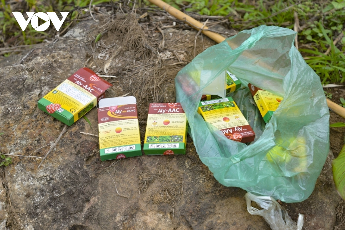 Các loại thuốc trừ cỏ phổ biến được người dân sử dụng.