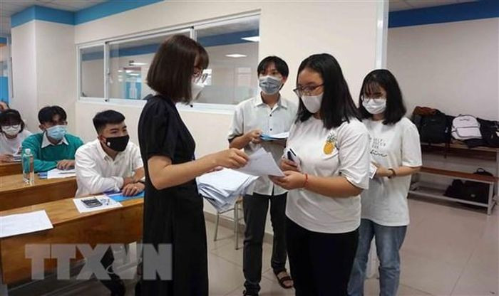 Tin sang 28/4: Thi sinh dang ky du thi tot nghiep THPT co the dung ma dinh danh de thay the