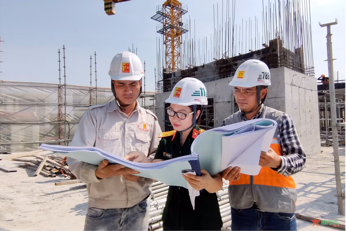 Chỉ đạo thi công công trình.