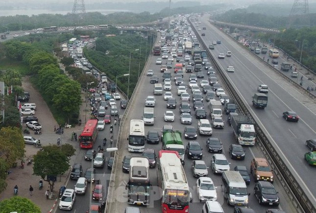 Việc dự án chậm trễ trong triển khai đã khiến giao thông tại nút Pháp Vân - Vành đai 3 ngày càng ùn tắc nghiêm trọng.