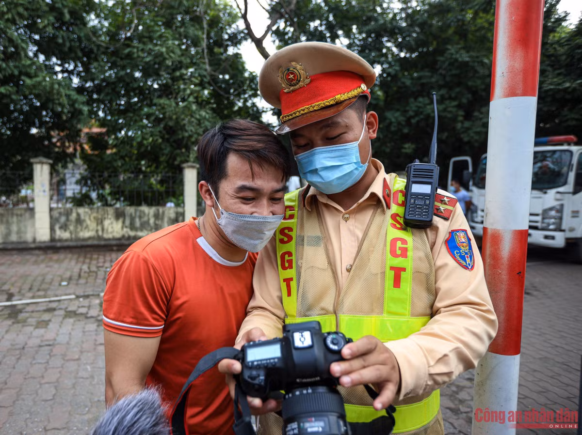“Sau khi xem video hình ảnh vi phạm, tôi “tâm phục khẩu phục”, hứa sẽ rút kinh nghiệm lần sau và tuân thủ quy định để đảm bảo an toàn, tránh ùn tắc giao thông” – tài xế C. chia sẻ. 