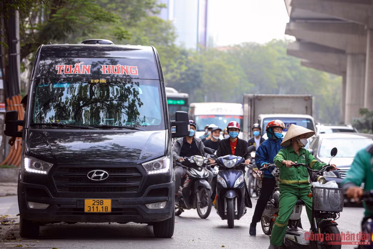 Mọi dữ liệu vi phạm từ các tổ công tác bí mật sau đó được báo về chốt kiểm tra công khai của Đội CSGT số 6 để cảnh sát tiến hành dừng phương tiện và xử lý hành vi vi phạm.