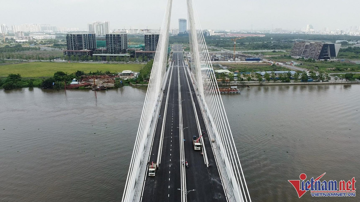 Tin sang 23/4: O to canh sat tong xe khach o quan Phu Nhuan-Hinh-4