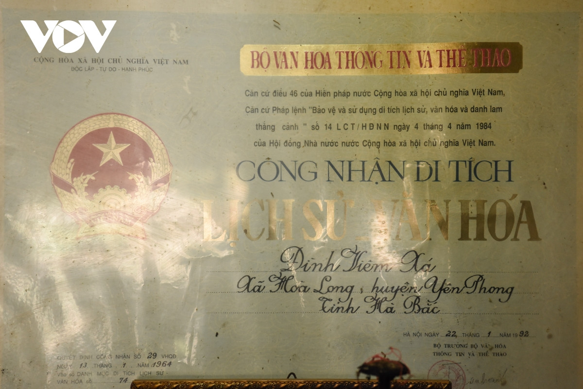 Năm 1964, đình Diềm đã được Bộ Văn hóa cấp Bằng công nhận là Di tích kiến trúc nghệ thuật và vào tháng 1/2020, cửa võng đình làng Diềm được công nhận là Bảo vật Quốc gia.