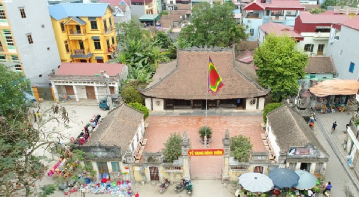 Nằm trong quần thể danh thắng cổ kính, thâm nghiêm của một ngôi làng cổ bên bờ sông Như Nguyệt thuộc đất Thủy tổ Quan họ, di tích kiến trúc nghệ thuật quốc gia đình Diềm cùng với những cổ vật, bảo vật giàu giá trị đã hội tụ, kết tinh vẻ đẹp văn hóa đặc trưng của miền đất nghìn năm văn hiến Bắc Ninh - Kinh Bắc và là một trong những kho báu di sản văn hóa tinh thần quý giá của quê hương, dân tộc.