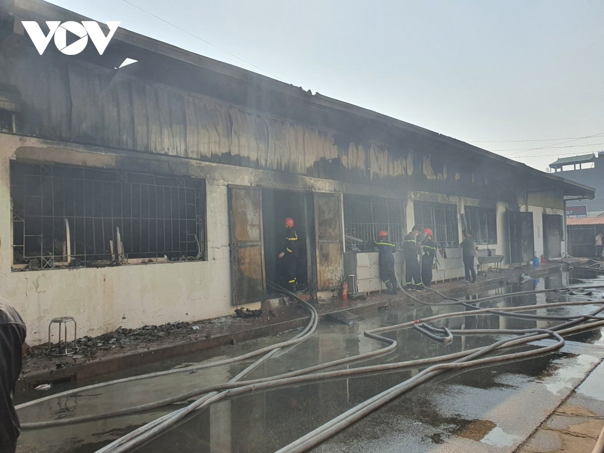 Cháy lớn tại kho hàng của Công ty Việt Pan Pacific ở Bắc Giang - Hình 2 Chay lon tai kho hang cua Cong ty Viet Pan Pacific o Bac Giang-Hinh-2