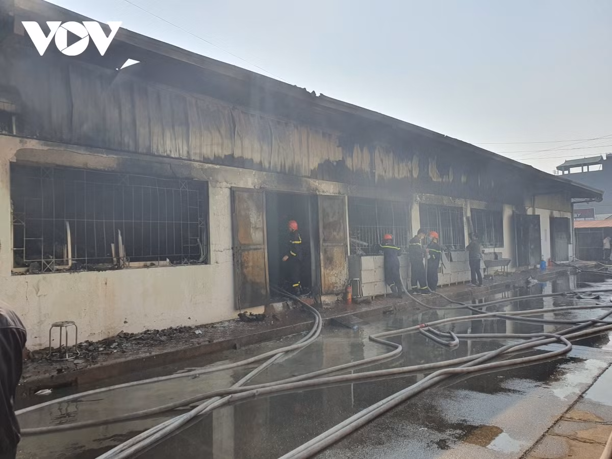 Chay lon tai kho hang cua Cong ty Viet Pan Pacific o Bac Giang-Hinh-2