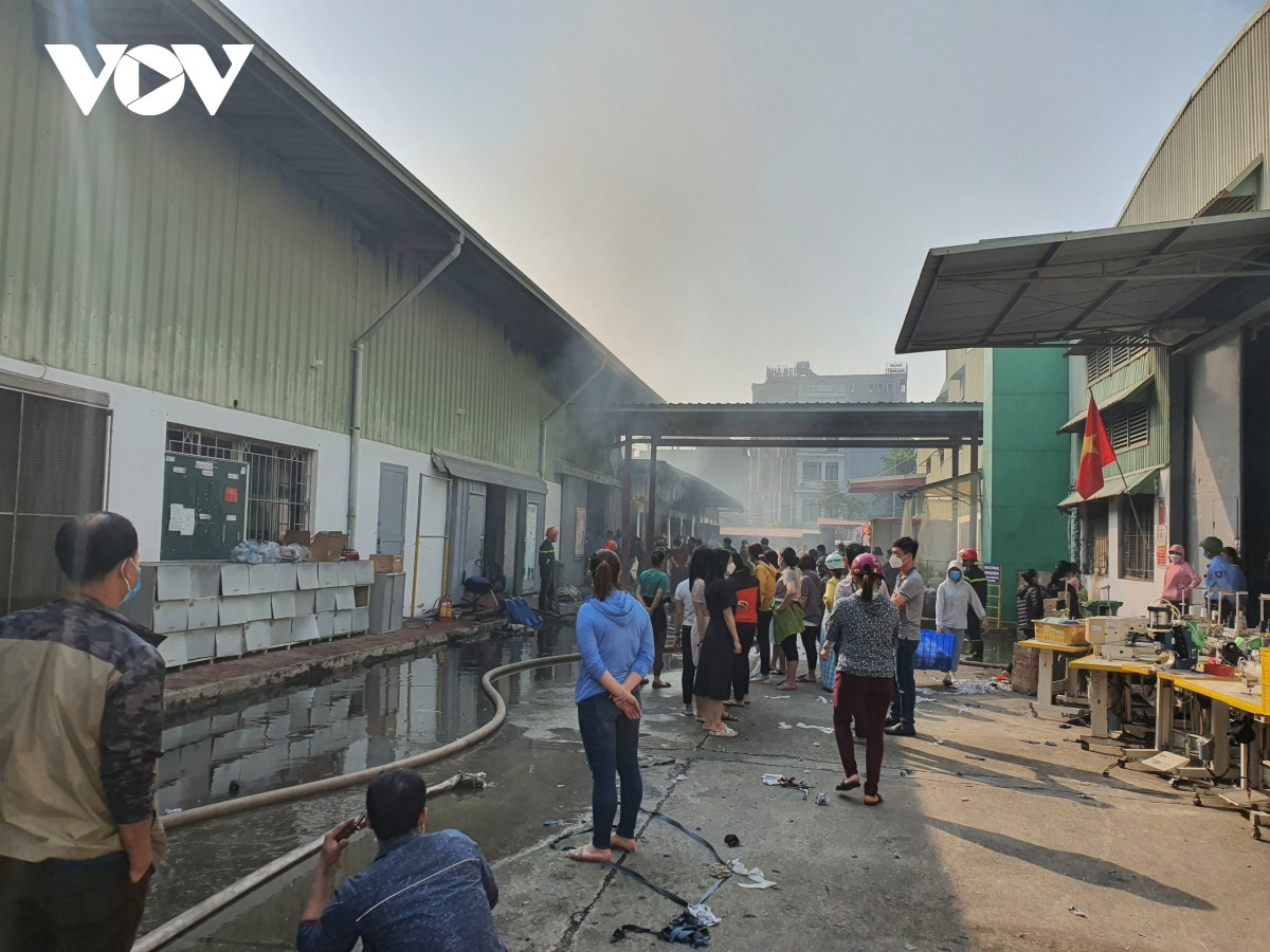 Cháy lớn tại kho hàng của Công ty Việt Pan Pacific ở Bắc Giang Chay lon tai kho hang cua Cong ty Viet Pan Pacific o Bac Giang