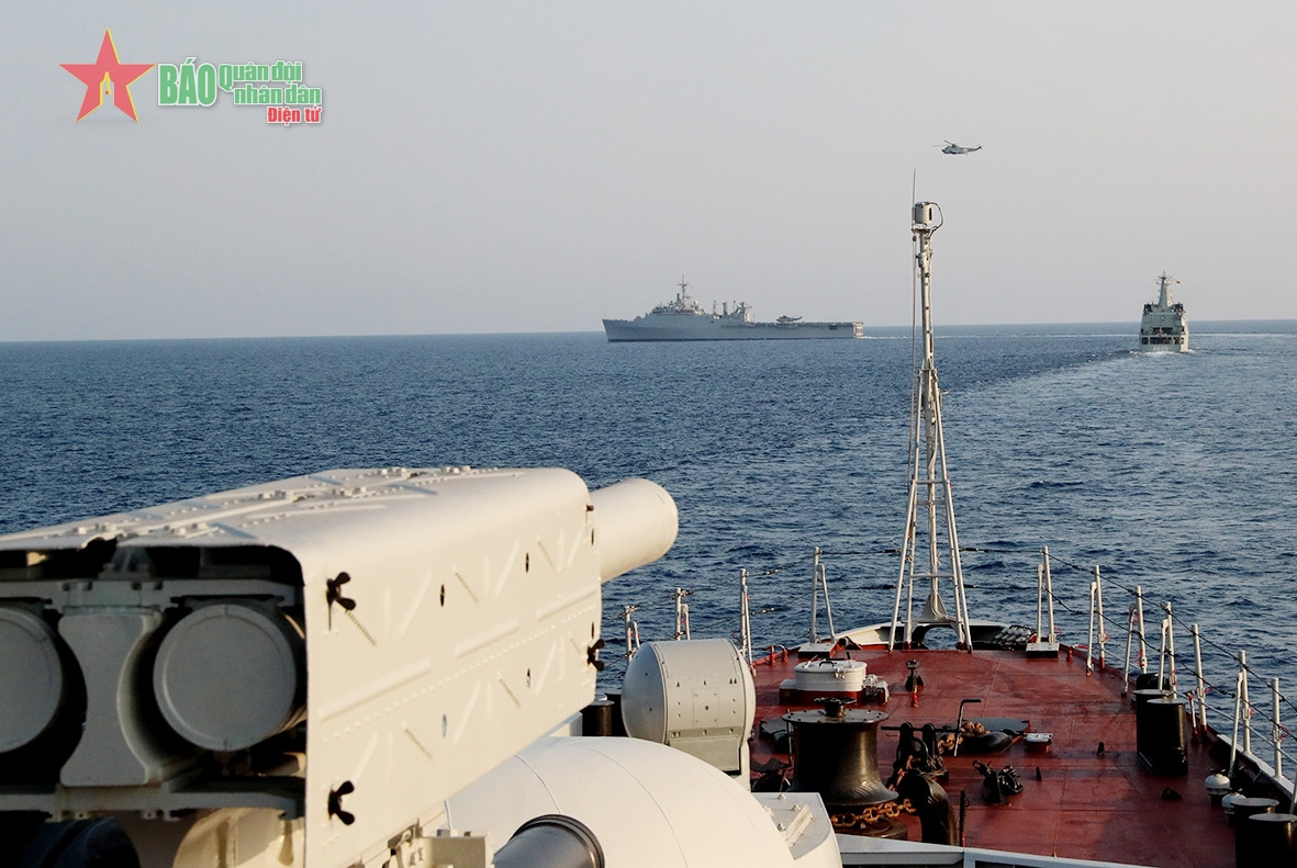 Xem chiến hạm Việt Nam diễn tập trên biển cùng hải quân các nước - Hình 13 Xem chien ham Viet Nam dien tap tren bien cung hai quan cac nuoc-Hinh-13